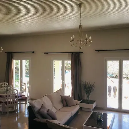 別荘 The Olive Grove House