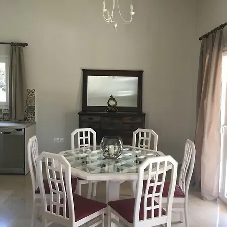 The Olive Grove House カシオピ