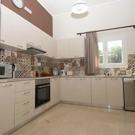 別荘 The Olive Grove House