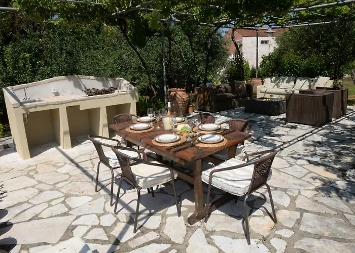 The Olive Grove House بيت للعطل كاسيوبي